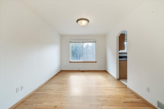 Photo - Gorgeous 5 Bedroom, 4 Bath Home on the Edg...