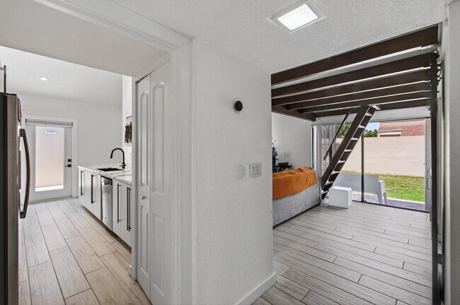 Photo - 1089 NW 13th St Unit 1