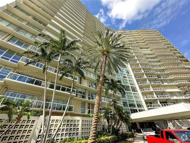 Building Photo - 2451 Brickell Ave Unit 2451 Brickell Ave  5B (A11678212) Rental