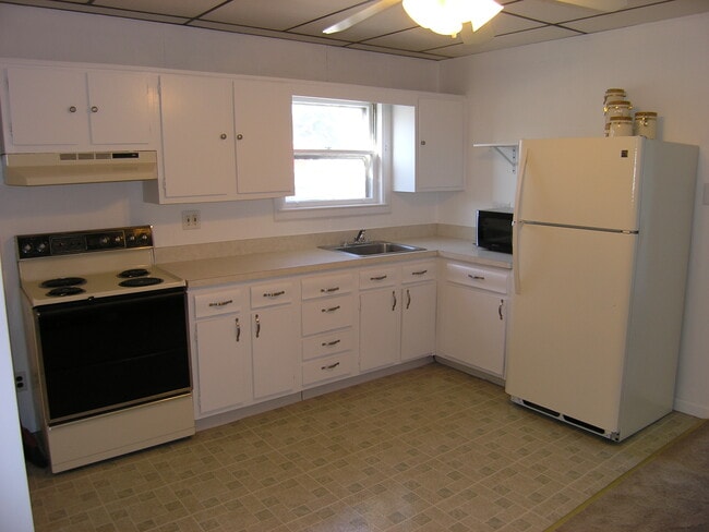 Building Photo - 396 W Clements Bridge Rd Unit 3