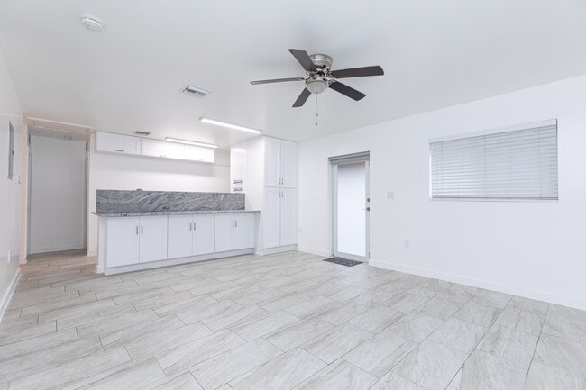 Photo - 5918 Pierce St Townhome