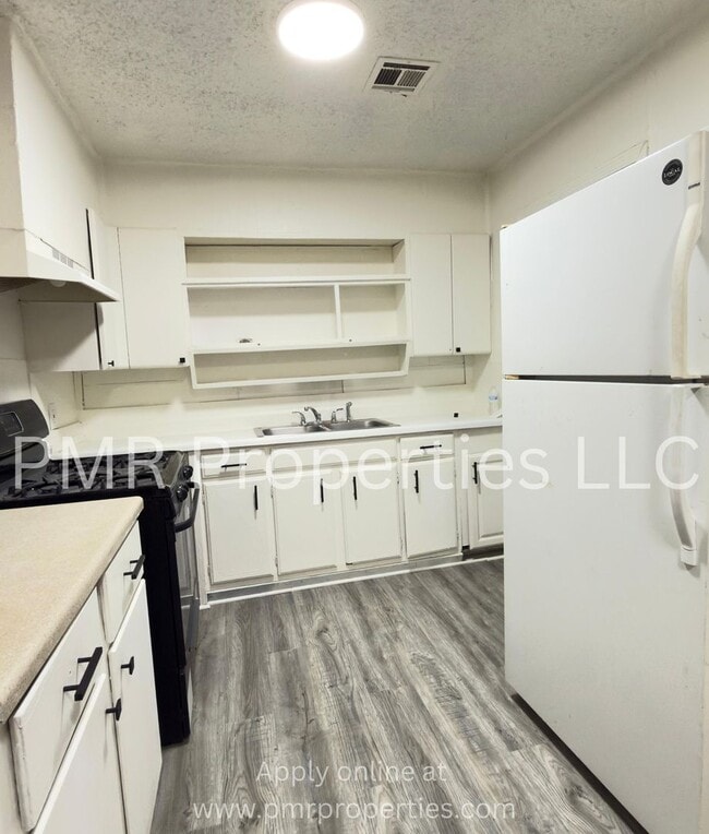 Photo - 4 Bedrooms / 1 Bathrooms House