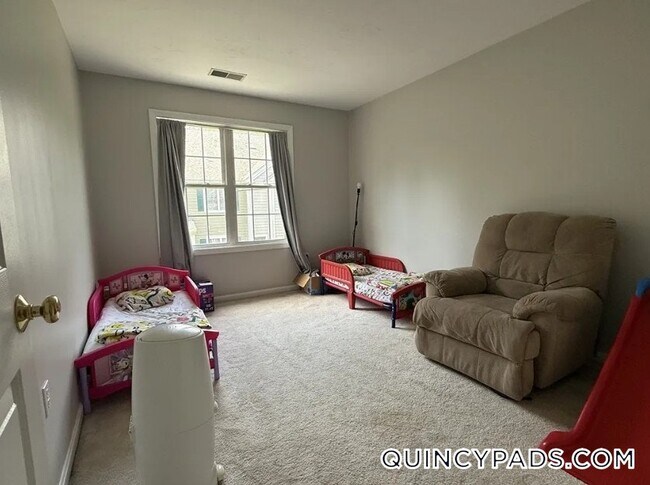37 Village Dr