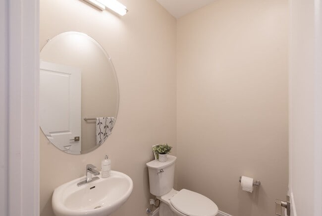 Photo - Luxury 3 Bed / 2.5 Bath Townhouse for Rent