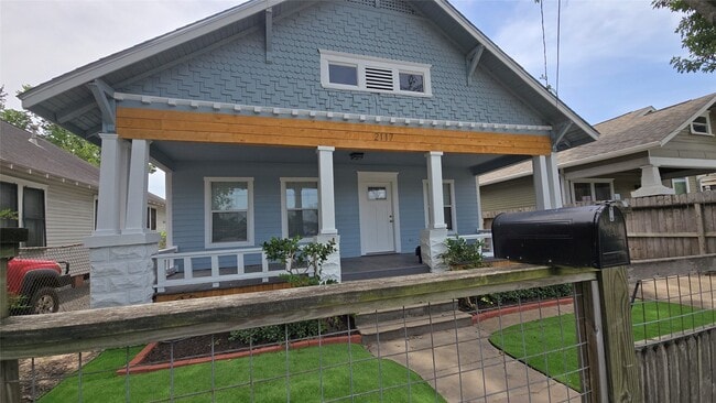 Photo - 2117 Marion St