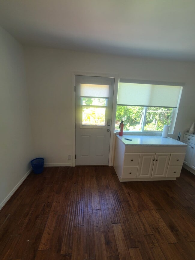 Photo - 619 N Edinburgh Ave