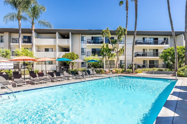 Plaza at Sherman Oaks