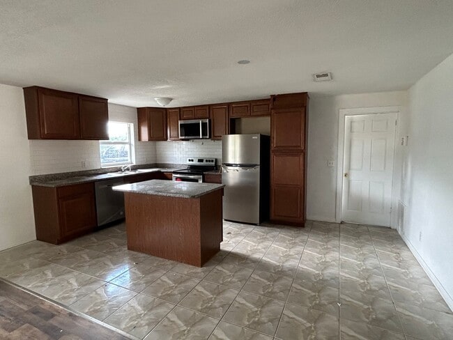 Photo - 3 Bed 2 Bathroom Home for Rent