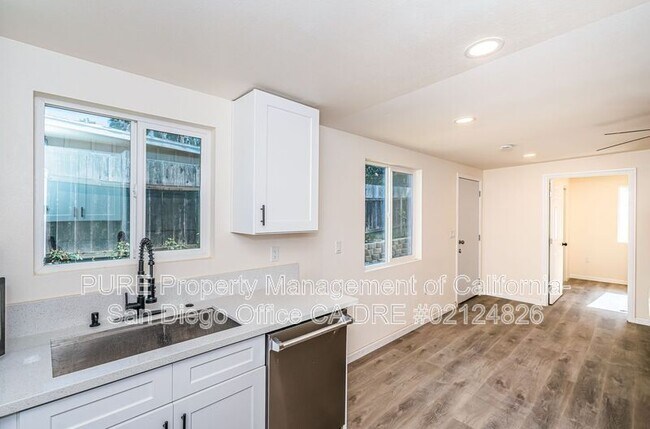 Photo - 136-138 Demona Pl Unidad 136