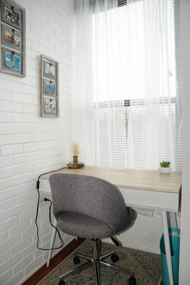 Photo - 636 W Webster Ave Unit 401