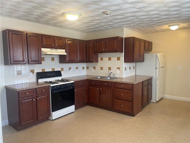 Photo - 585 Main St Unit 2B