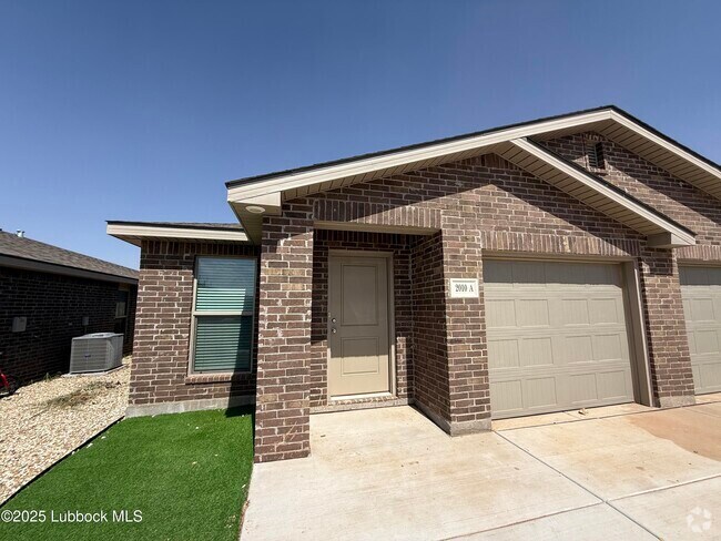Building Photo - 2010 Bryan Ave Rental