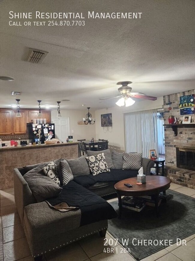 Photo - 207 W Cherokee Dr