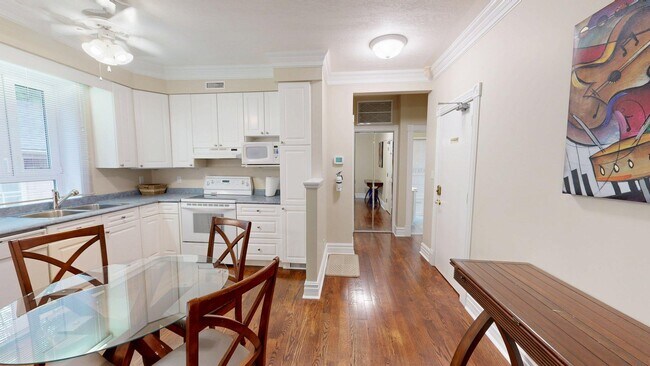 Photo - RENOVATED TWO BEDROOM APARTMENT IN WOODFIE... Unit 2