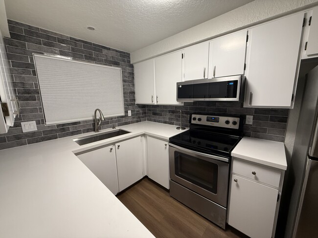 Photo - 9404 Stone Ave N