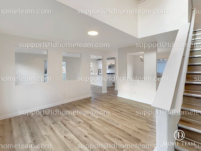 Photo - "Spacious 4-Bed Oasis with Scenic Views in Prime Seattle Location!"