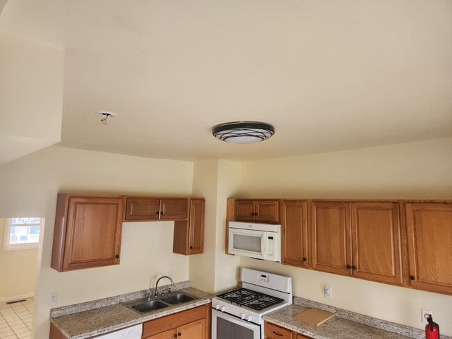 Building Photo - 413-415-415 N 6th Ave Unit 413