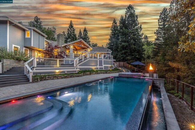 Photo - 2324 Saddleback Dr