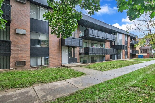 West Walnut Apartments - West Walnut Apartments