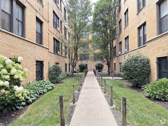 Building Photo - 1532 N Kedzie Ave Rental