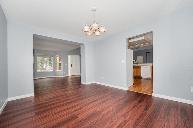 Photo - 608 Bentley Pl