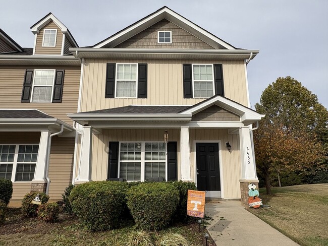 Building Photo - Upscale Townhome Near I-24