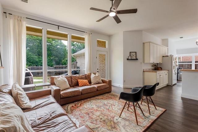 Photo - 2209 Swallow Ln