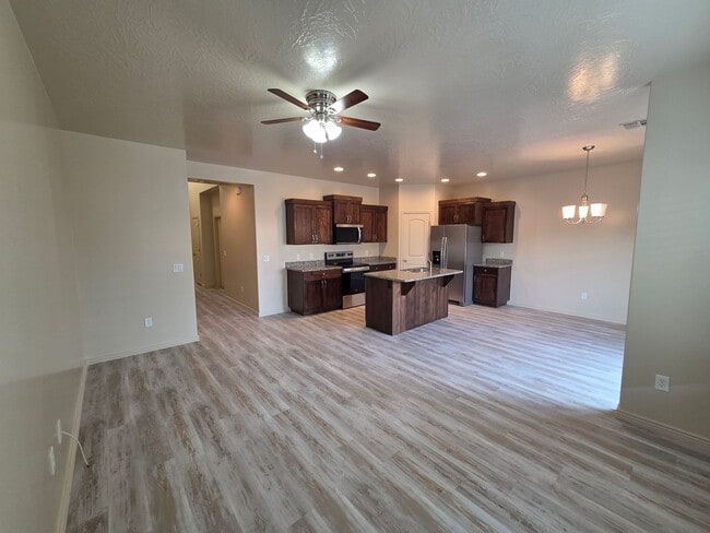 Photo - Large 4 Br - like new under $2k!