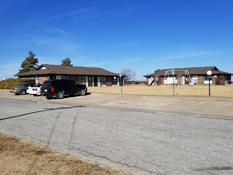 Crossroads Manor - Crossroads Manor Apartments