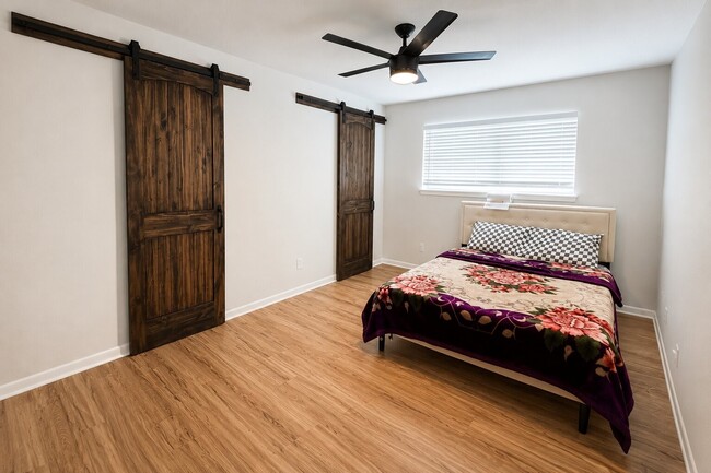 Photo - 13638 Greenridge Dr
