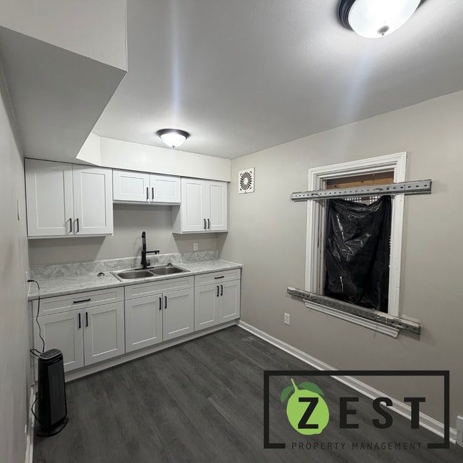 Photo - Amazing 3bed 1Bed- $1200