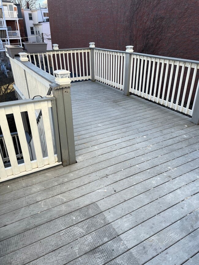 Photo - 659 E 4th St