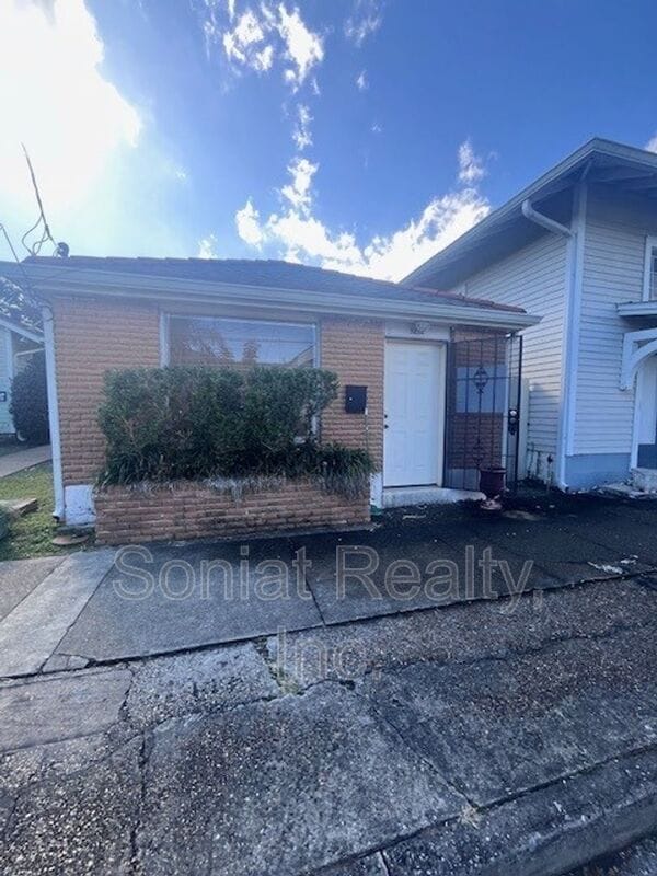 Photo - 3232 St Philip St