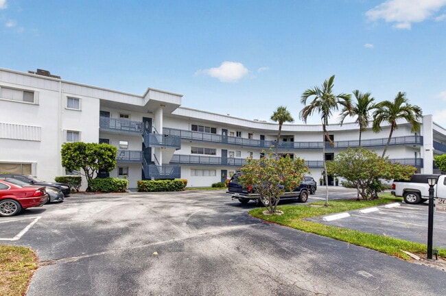 Photo - 200 Waterway Dr S Unit 303