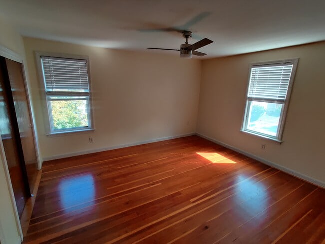 Building Photo - 578 Dubuque St Unit 3 Rental