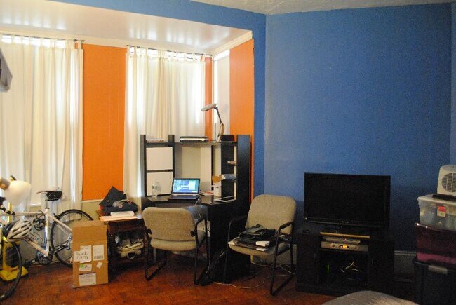 Images are representative samples of the advertised unit. Actual units shown during tours may differ