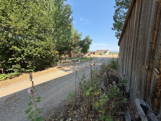 Photo - 277 Animas River Rd