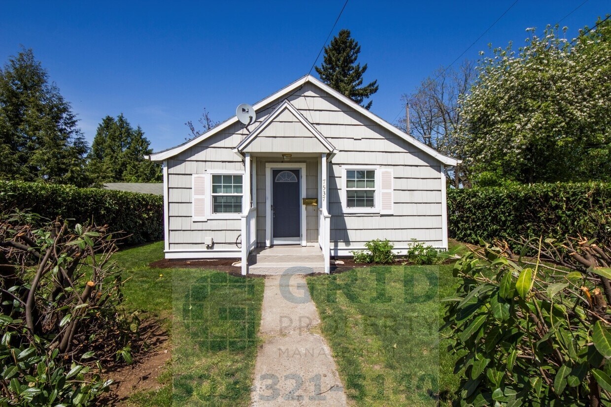 Charming 2 Bedroom Home Available in Woods... - Charming 2 Bedroom Home Available in Woods...