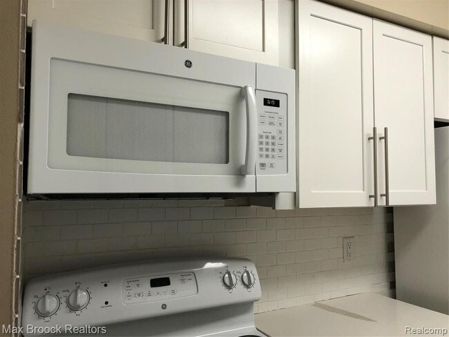 Photo - 29880 W 12 Mile Rd Unit 812
