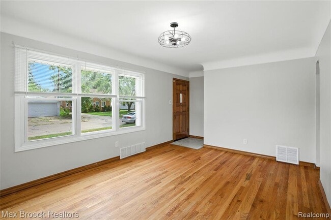 Photo - 25301 Ford St