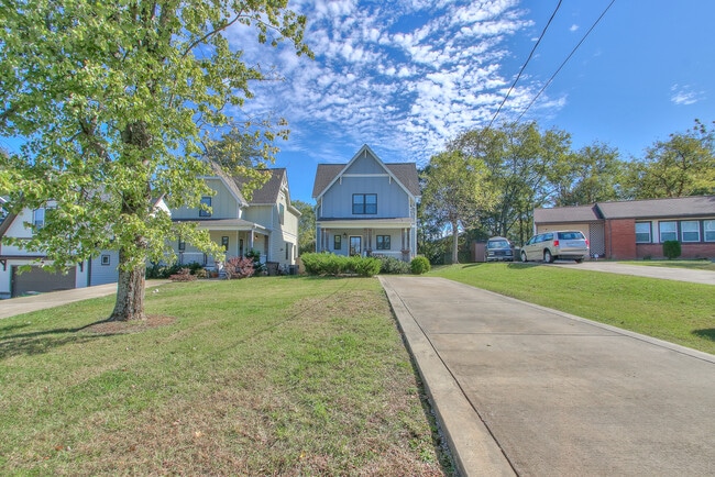 Photo - 1422A Huffine St