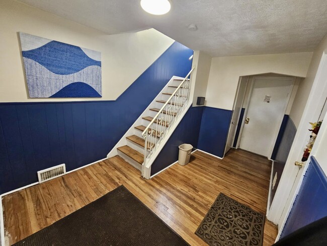 Lobby - 1129 Clearbrook Dr Unit 2