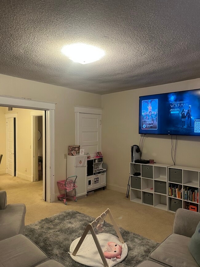 Photo - 3453 Woodburn Ave Unit 3