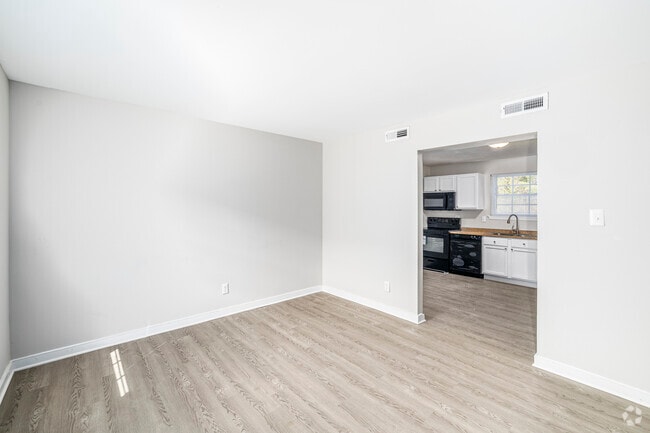 2BR, 1.5BA - 1,034SF - Living Room