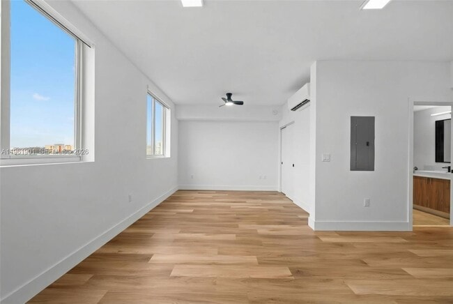 Photo - 650 SW 1st St Unidad 203