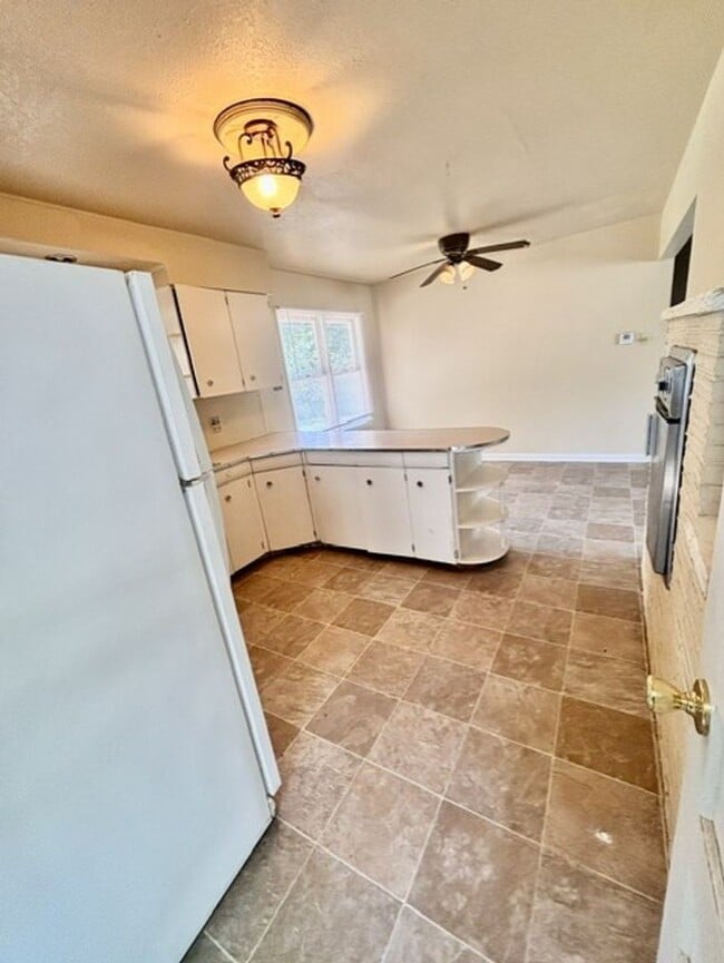 1101 Broadview Pl