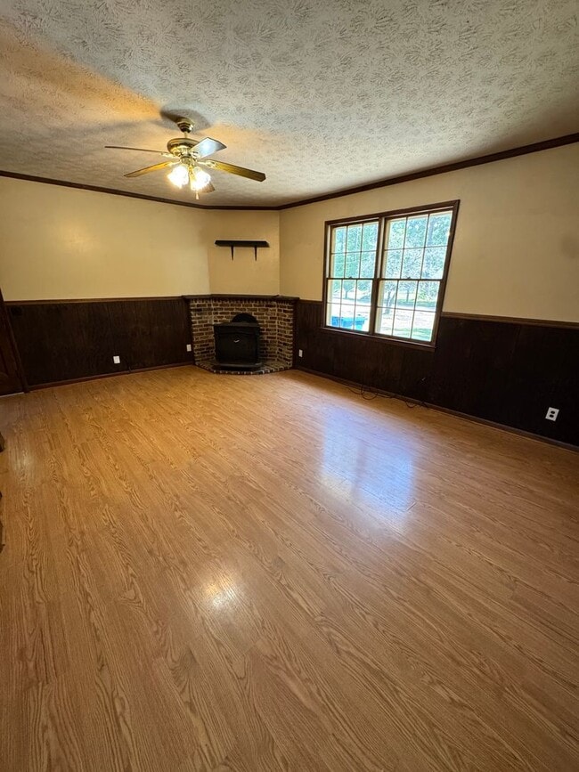 Photo - 400 7th Ave NE