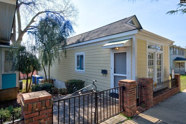Photo - 728 Blanding St