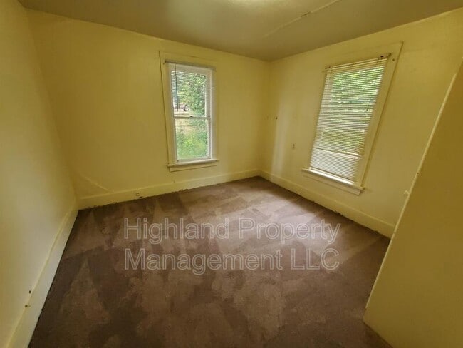 Photo - 420 NE Kamiaken St