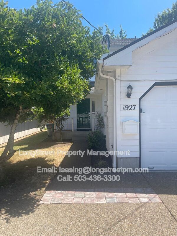 Photo - 1927 NW Highland Blvd